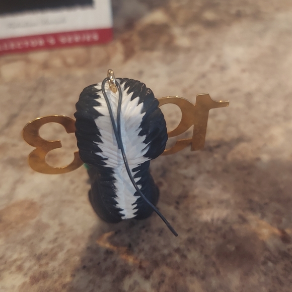 Hallmark Fabulous Decade Collector's Series 1993 Skunk - Picture 2 of 5